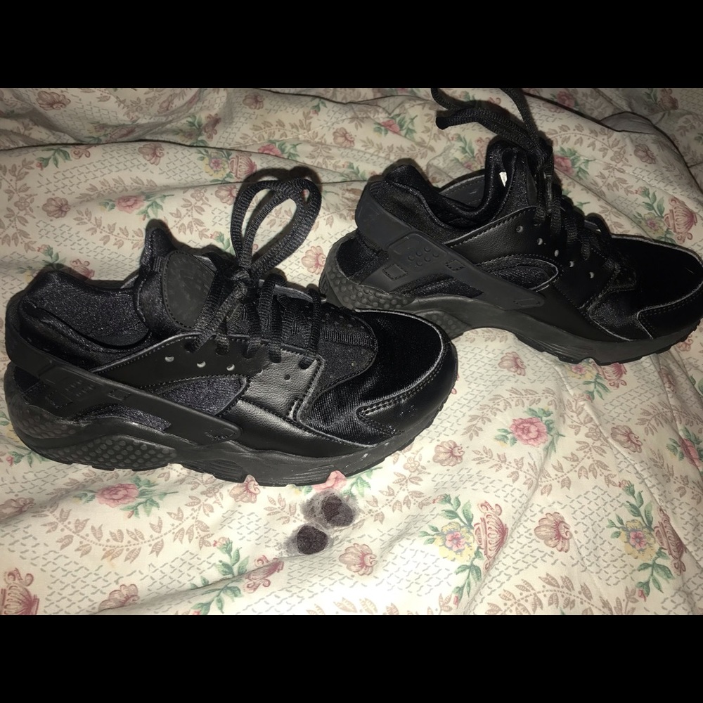 Black Huaraches
